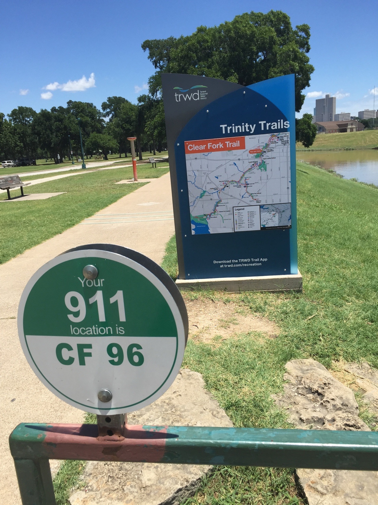 911 Trinity Trails signs